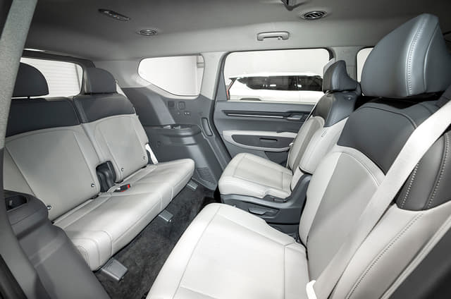 Second Row Seats Image - 11331