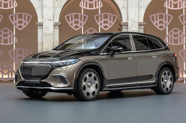 Front Right Three Quarter Image - 11794