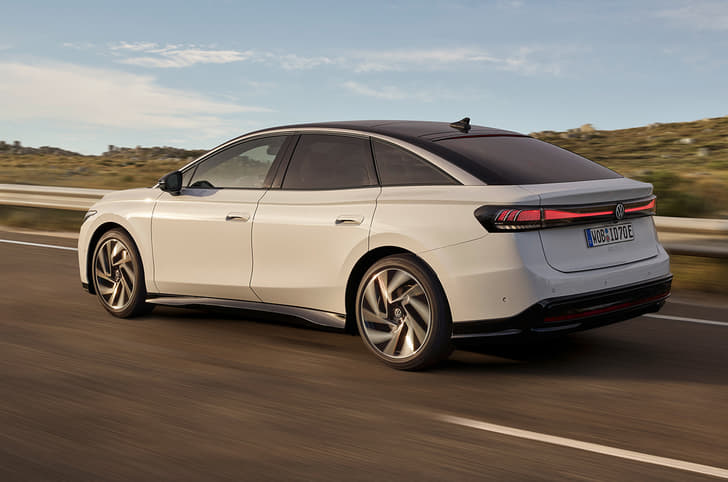 Volkswagen ID7 EV rear tracking