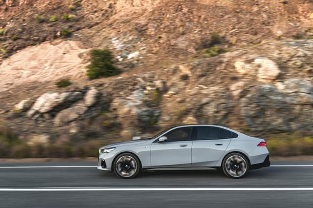 bmw 5-series-lwb Image - 19115