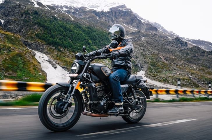 An air/oil-cooled 440cc engine is on duty here.