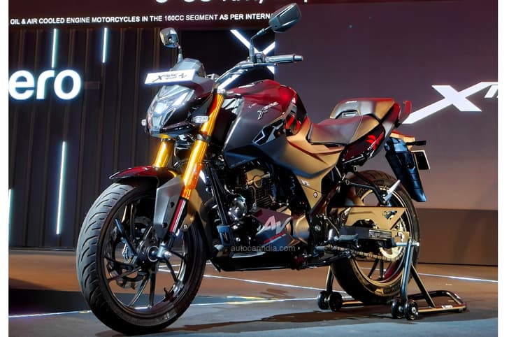At 16.9hp, the Xtreme 160R 4V makes 1.7hp more than the 2V model.