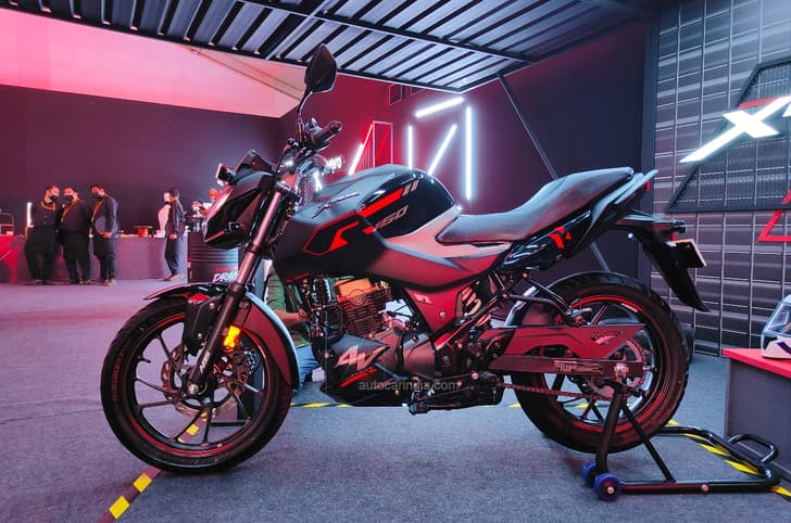 Alongside the Xtreme 160R 4V, the 2V model will stay on sale as well.