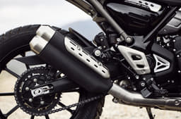 The Triumph Scrambler 400 X gets a double barrel exhaust. 