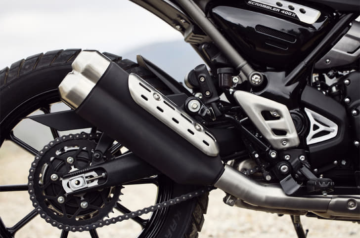 The Triumph Scrambler 400 X gets a double barrel exhaust. 