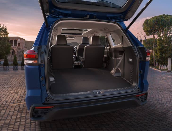 Maruti Suzuki Invicto Rear View