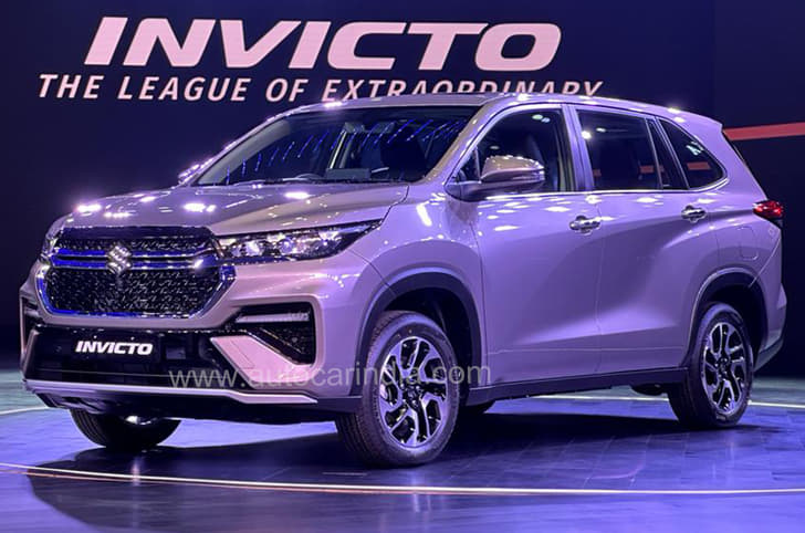 Maruti Suzuki Invicto Front View