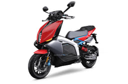 The X's styling is very similiar to the Creon concept and its underseat storage capacity is 19 litres.