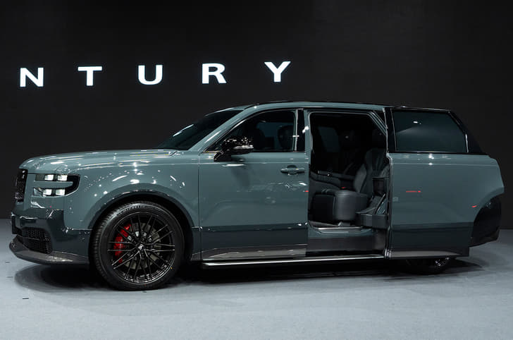 Toyota Century SUV image gallery