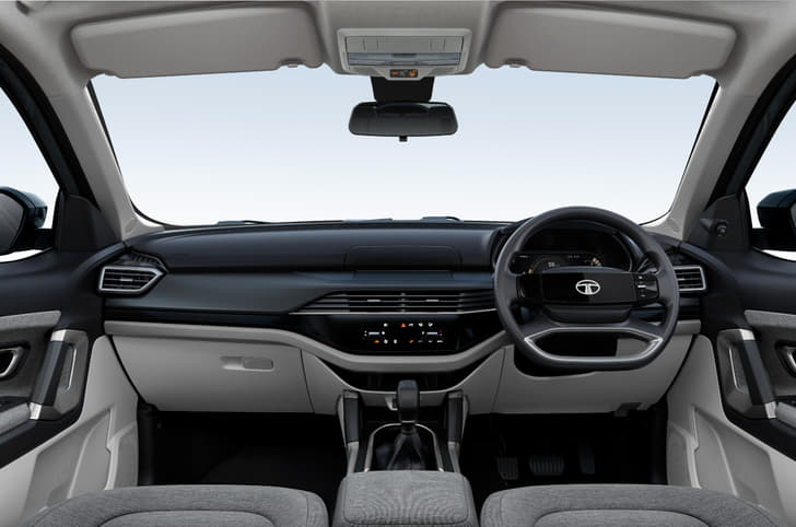 Tata Safari Smart trim - dashboard