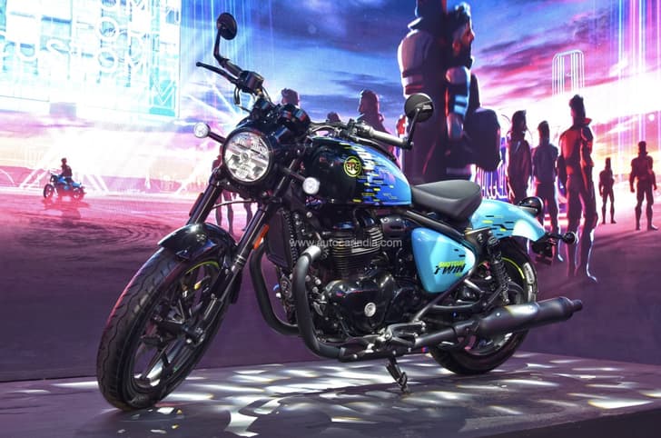 The surprise model shown at MotoVerse by Royal Enfield is the Shotgun 650.
