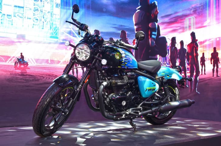 The surprise model shown at MotoVerse by Royal Enfield is the Shotgun 650.