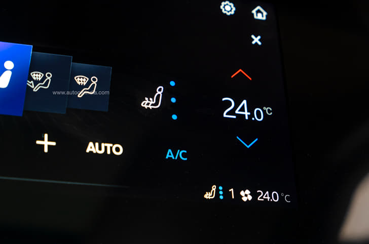 2024 Mahindra XUV700 image gallery