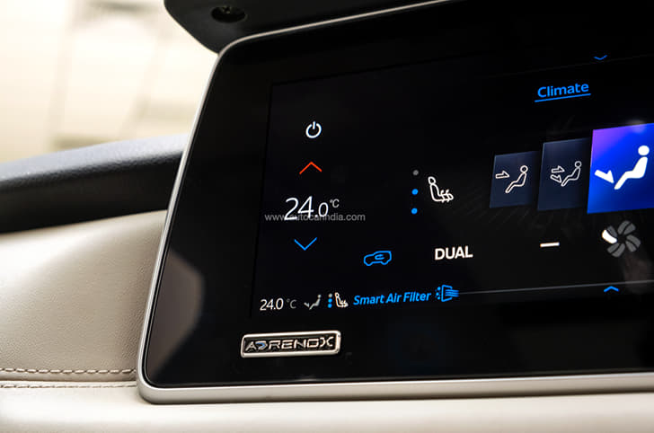 2024 Mahindra XUV700 image gallery