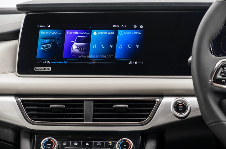2024 Mahindra XUV700 image gallery