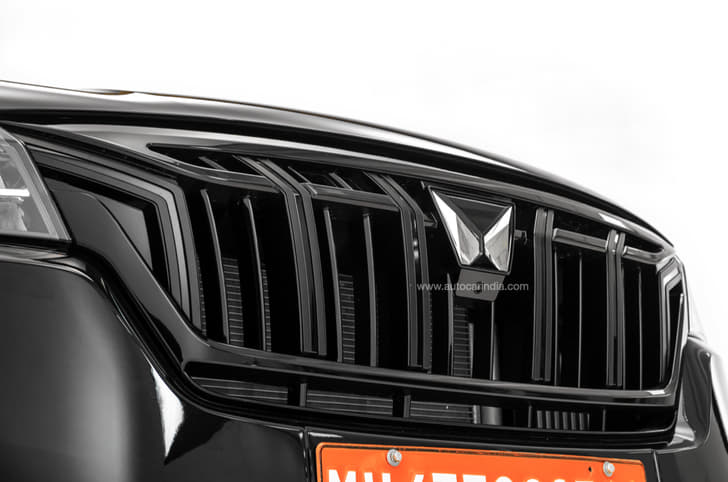 2024 Mahindra XUV700 image gallery