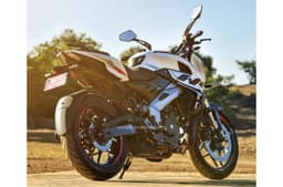 Most of the body panels on the Pulsar NS400Z are shared with the NS200 with subtle differences.