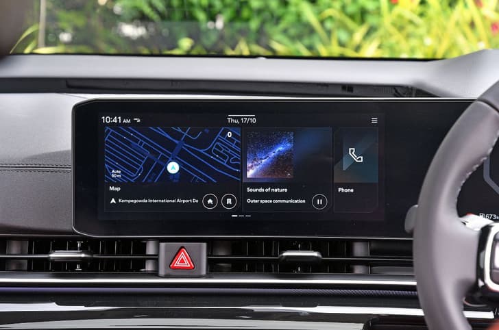 Kia Carnival Dashboard