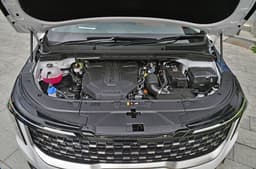 Kia Carnival Open Bonnet Engine Shot