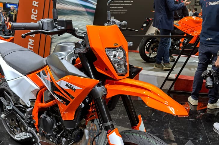 The design of the 390 Enduro R is the same as the big KTM Enduro models. 