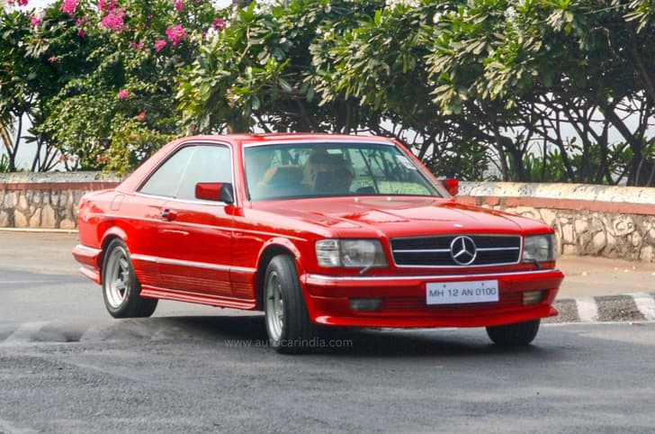 A pristine 380SEC cruising down the route.