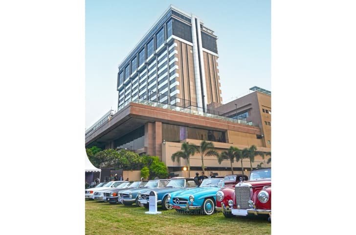 (R-L) Ultra rare fuel injected 300Sc and Maharani Gayatri Devi’s 190SL (now owned by Yohan Poonawalla) with other SL models.