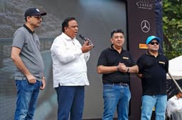 The event was attended by Mumbai BJP president and MLA Ashish Shelar (centre) and Mercedes India MD & CEO Santosh Iyer (left).