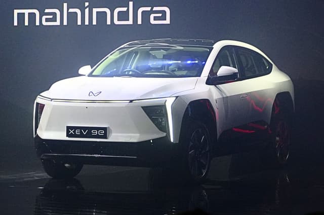 Front Right Three Quarter Image - 466