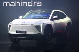 Mahindra Xev 9e Front Right Three Quarter Mahindra Xev 9e Front Right Three Quarter