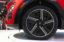 19 to 21-inch alloy wheel options to be available. 