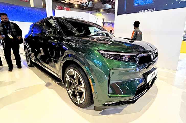 Design is sharper than its siblings and it gets 21-inch alloy wheels finished in a machined finish.
