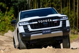 Toyota Land Cruiser LC300 image gallery