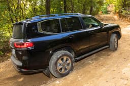 Toyota Land Cruiser LC300 image gallery