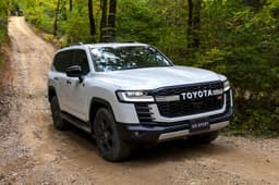 Toyota Land Cruiser LC300 image gallery