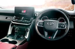 Toyota Land Cruiser LC300 image gallery