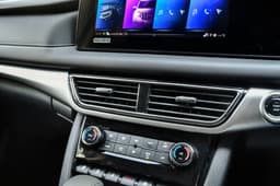 Dark chrome surround on the AC vents also provides some contrast.