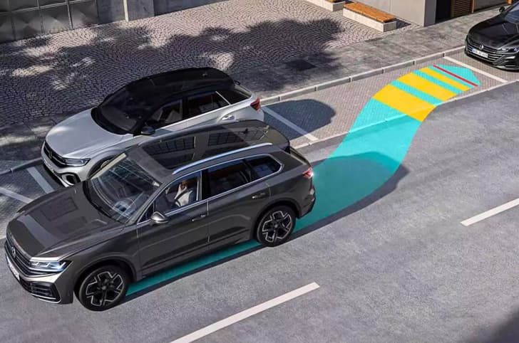 2025 Volkswagen Tiguan image gallery