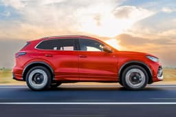 2025 Volkswagen Tiguan image gallery