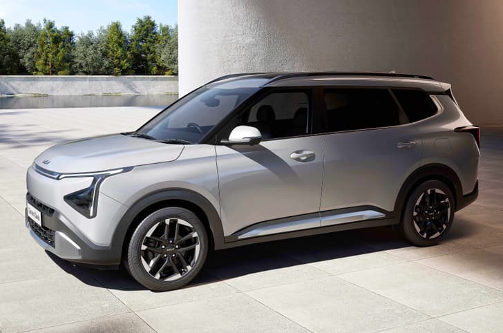 2025 Kia Carens Clavis image gallery