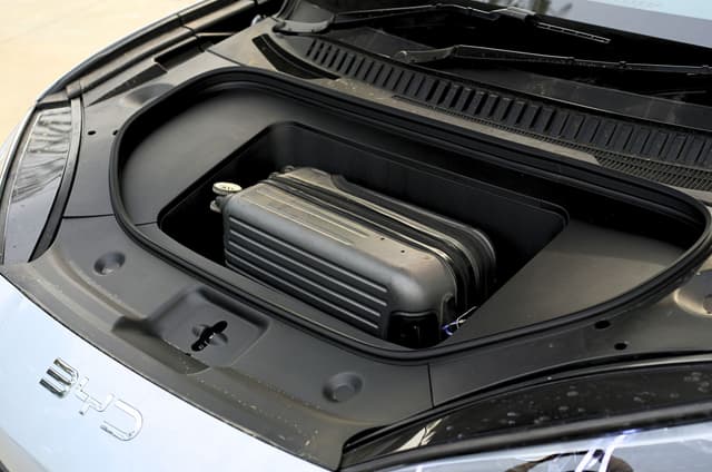 Open Bonnet Engine Shot Image - 2958