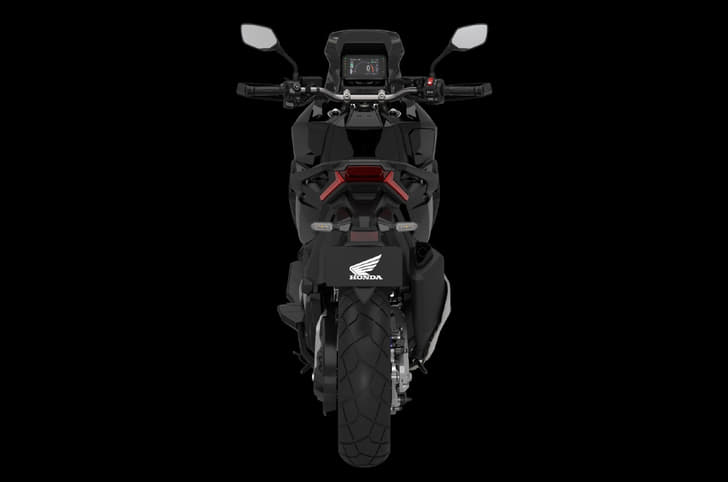 It runs on a 17/15-inch (F/R) cross-spoke wheels setup shod in block-pattern tyres