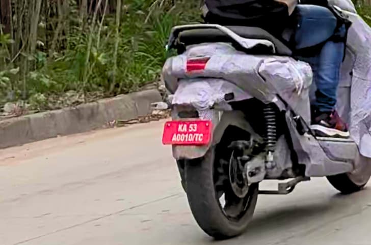 Yamaha electric scooter tail light spyt shot