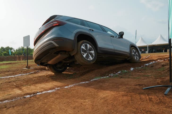 2025 Skoda Kodiaq off-road rear right articulation