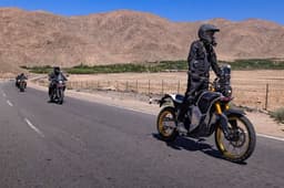 Electric Himalayan and Himalayan 750 in one frame