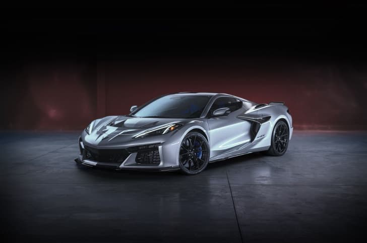 Chevrolet Corvette ZR1X white front right 