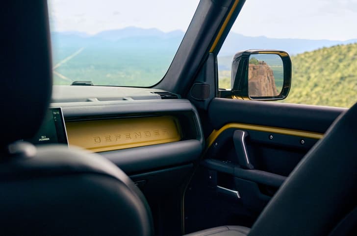 Defender 110 Tropy Edition dashboard 