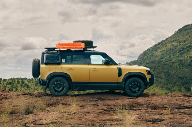 Defender 110 Tropy Edition side profile