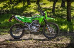 Kawasaki KLX230 right side profile