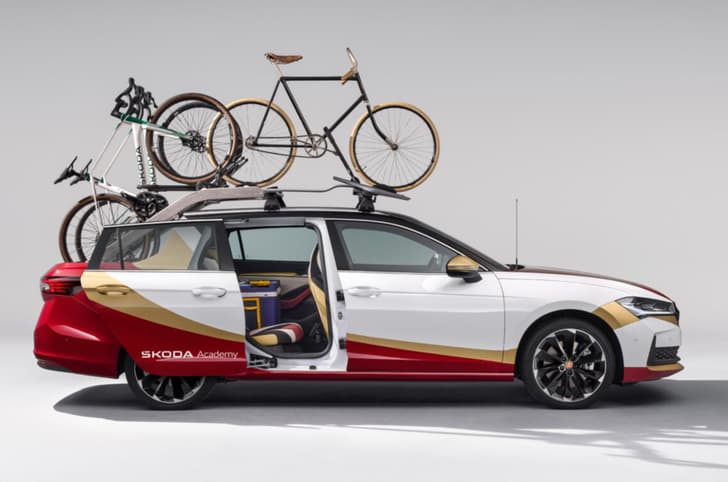 Skoda Superb concept sliding door