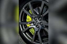 Range Rover Sport SV Edition Two wheels